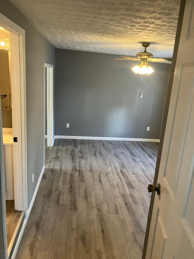 Foto del edificio - 701 W Walnut St