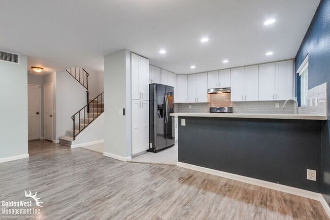 Building Photo - Modern & Spacious 2Bdm 2.5Ba Condo in Cany...