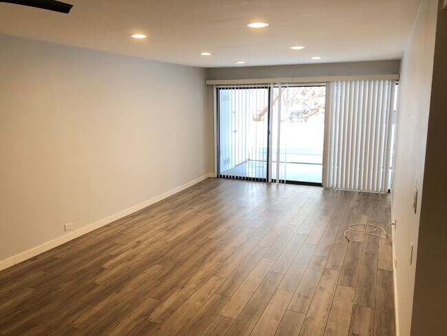 Foto del edificio - 140 S Maple Dr