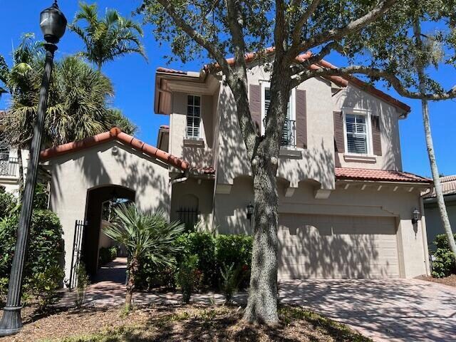Building Photo - 1820 Flower Dr