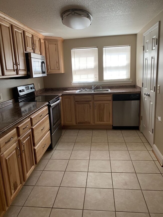 Building Photo - Charming Cottage in Gainesville