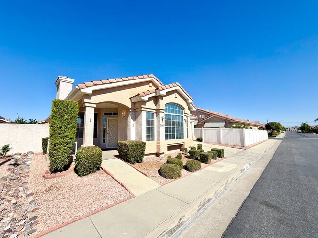 Foto del edificio - Beautiful 55+ Community 2 Bedroom + Den Home with INCLUDED Solar & Premium Amenities