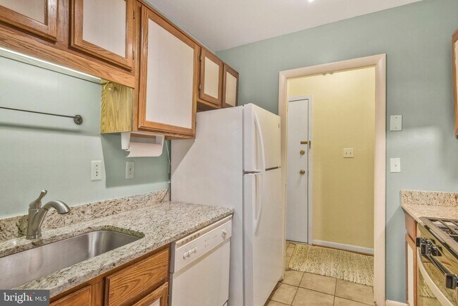 Foto del edificio - 3846 Lyndhurst Dr