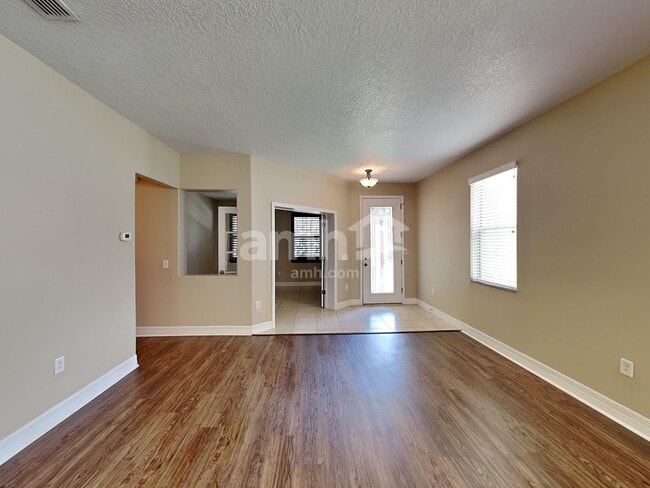 Foto del edificio - 1900 Strathmore Cir