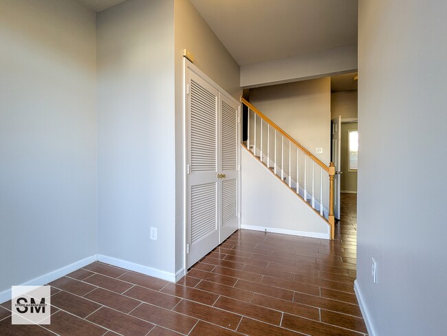 Building Photo - 711 Tola Ct