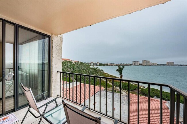 Foto del edificio - 6218 Palma Del Mar Blvd S