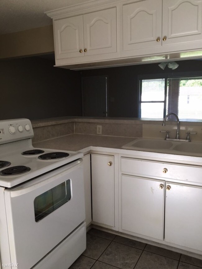 Building Photo - 3 br, 1 bath House - 13033 Marvin St