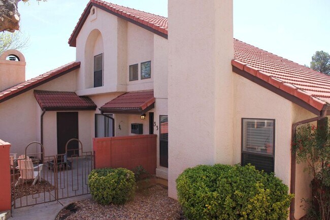 Building Photo - 2 Bed with Loft great location!  Community...