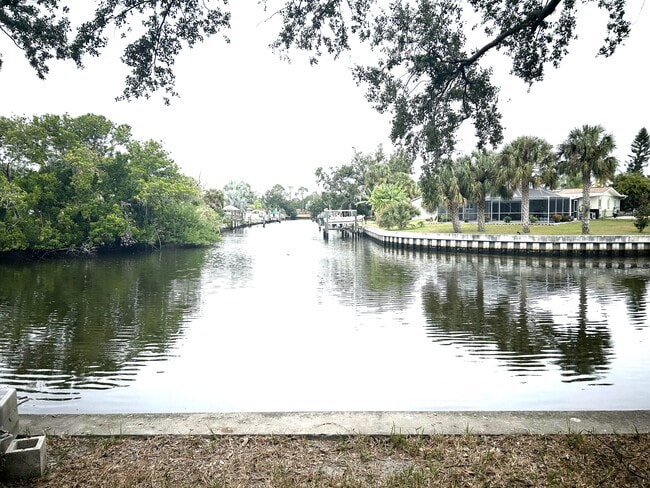 Building Photo - 9105 Tudor Dr