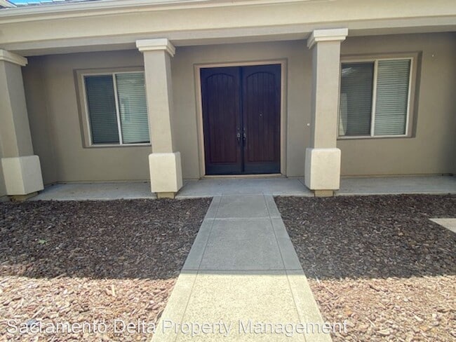 Building Photo - 3 br, 2.5 bath House - 2085 Ladera Drive