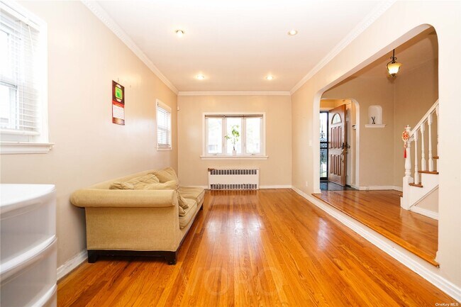 Foto del edificio - 59-32 Parsons Blvd