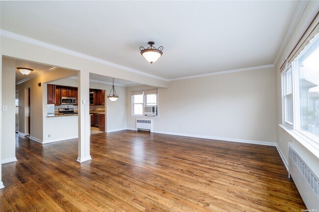 Foto del edificio - 565 E Hudson St