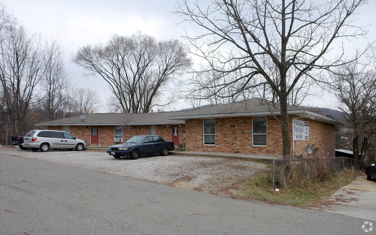 Building Photo - 210 S Pershing Dr