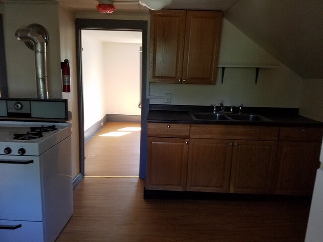 Building Photo - 137 Saint Peter St