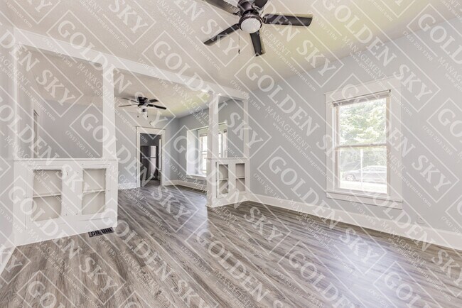 Foto del edificio - 1600 W Adams St