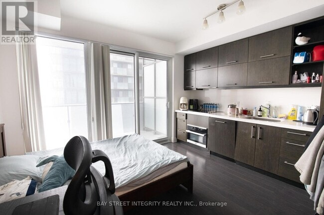 Photo du bâtiment - 1080 Bay St.