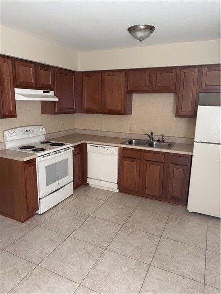 Building Photo - 126 Lakewood Dr