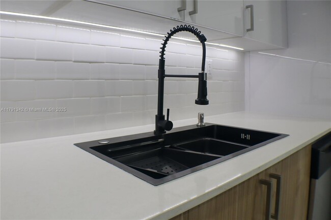 Foto del edificio - 2750 NE 183rd St