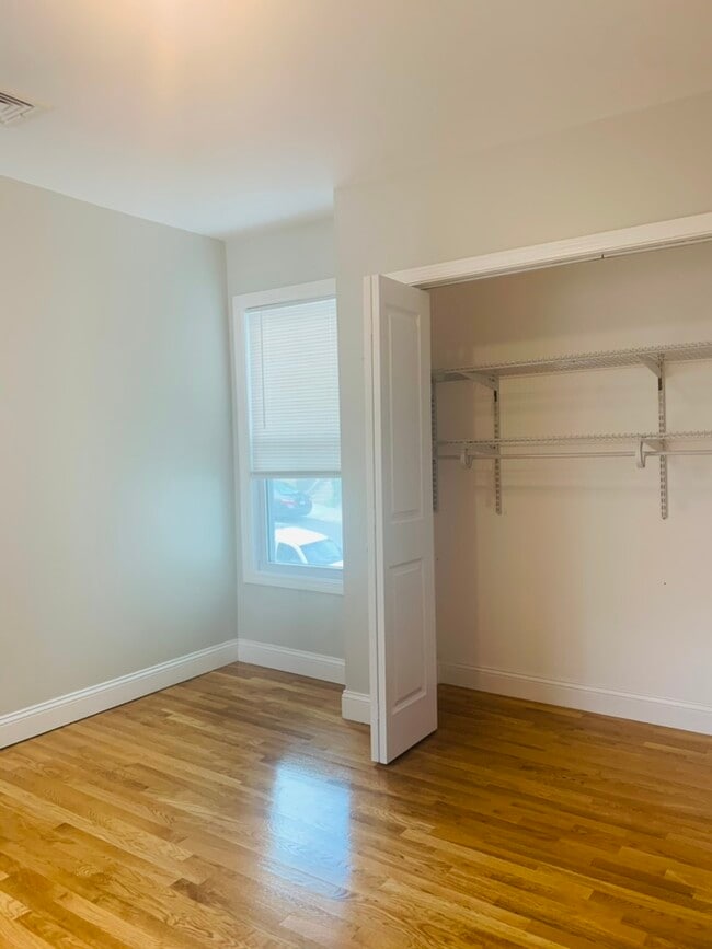 Additional room ideal for office, guest room, or formal dining - 76 Eleanor St