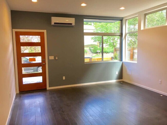 Foto del edificio - 4813 Delridge Wy SW