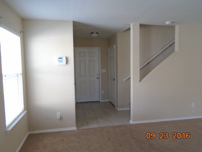 Building Photo - 427 Walnut Crest