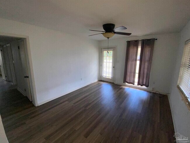 Foto del edificio - 5519 Mayfair Dr