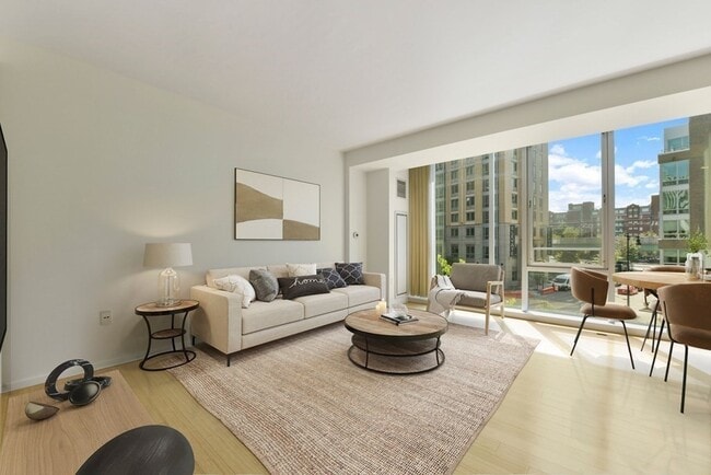 Building Photo - 2 Earhart St