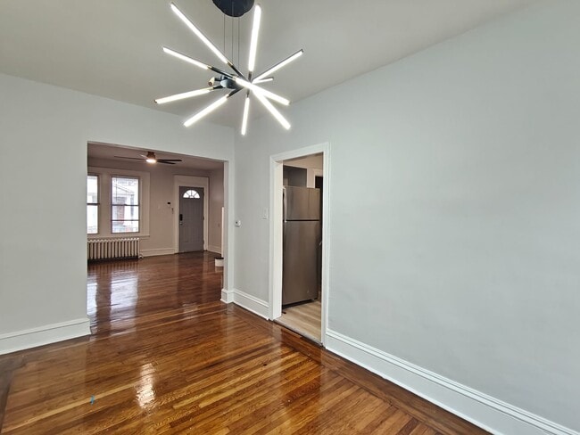 Building Photo - 5818 Addison St