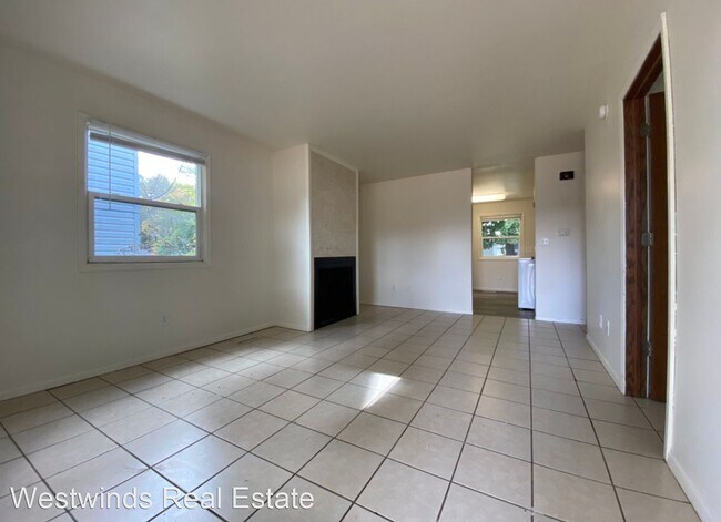 Building Photo - 2 br, 1 bath House - 245 1/2 S. Chestnut S...