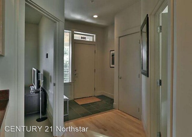 Building Photo - 3 br, 2.5 bath House - 3129 N. Willamette ...