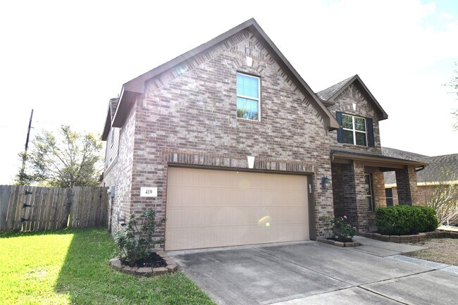 Foto del edificio - 419 Blossom Terrace Ln