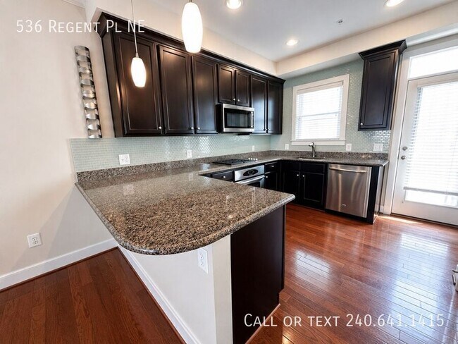 Building Photo - 536 Regent Pl NE