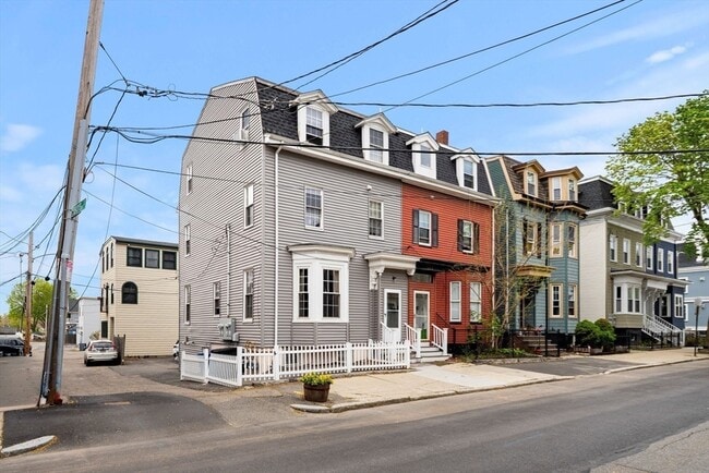 Building Photo - 397 K St