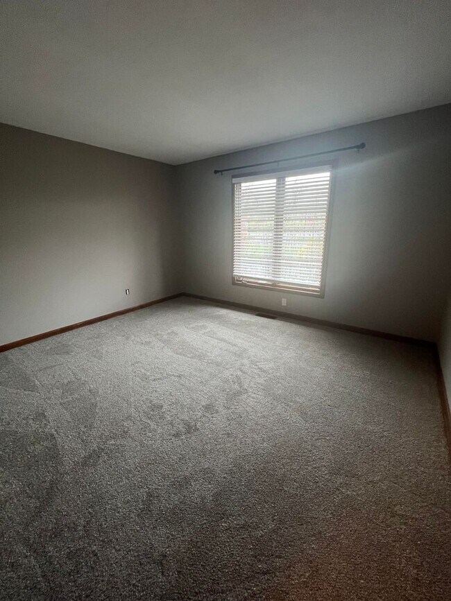 Building Photo - BEAUTIFUL home near Geist Reservoir!