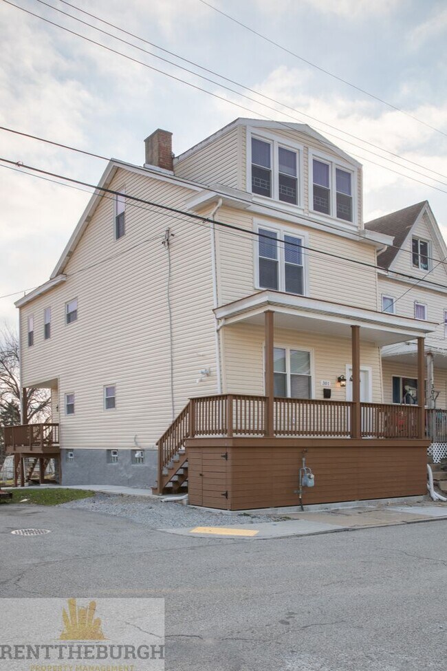 Foto del edificio - Updated 4BR House with 2 full baths and yard!