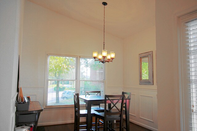 Foto del edificio - Stunning, Modern 2 Bed, 2 Bath with Office...