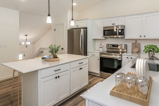 Building Photo - Move-In Special: Get ONE MONTH FREE on your first full month of rent when you sign a lease by May...