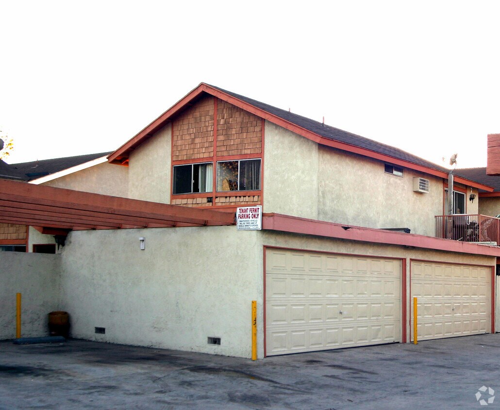 Primary Photo - 606 N Grand Ave