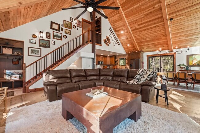 Building Photo - 18 Spur Dr