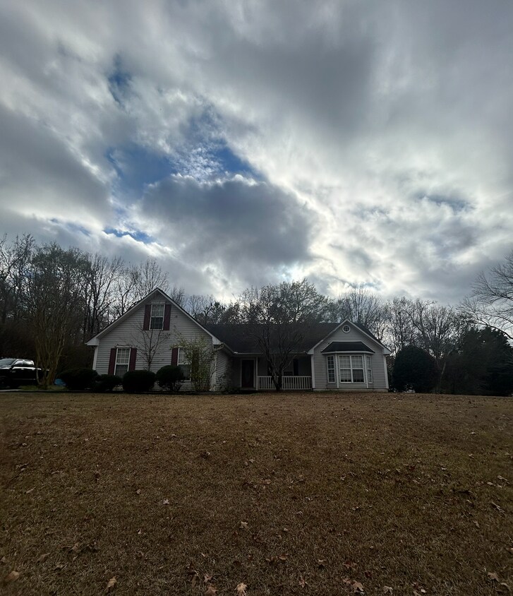 Foto principal - 146 Oak Meadows Dr