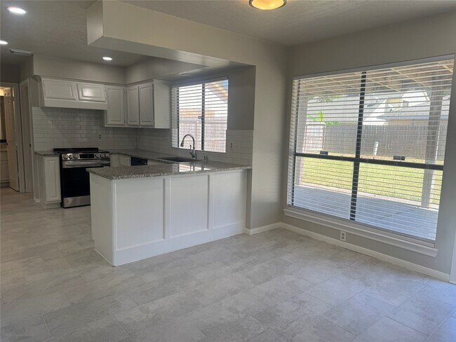 Foto del edificio - 8110 Green Devon Dr