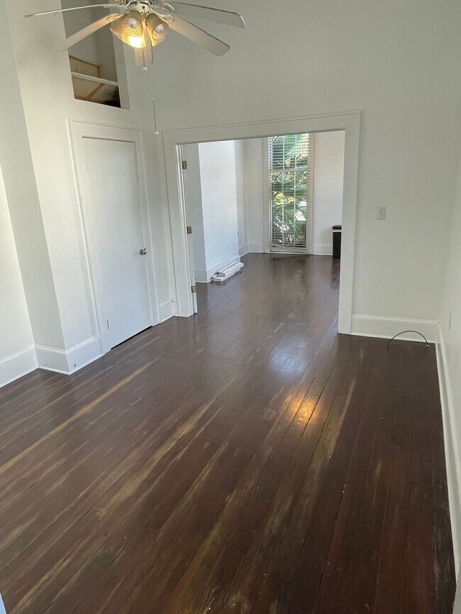 Foto del edificio - 1BD/1BA Shotgun w/ In Unit Washer and Dryer