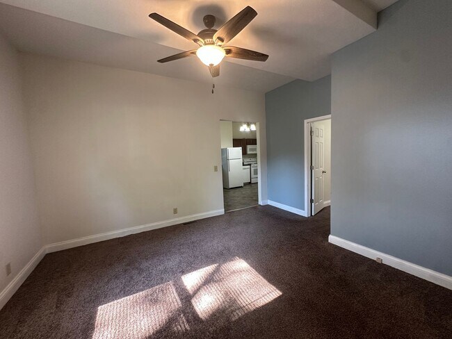 Foto del edificio - 3-Bedroom Home near Downtown Bloomington!
