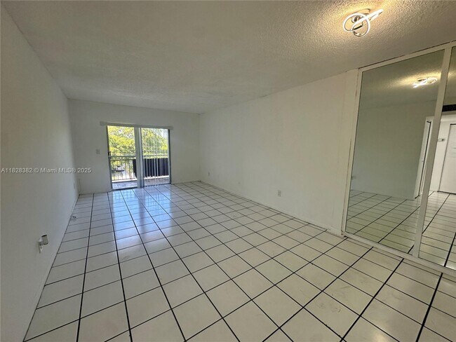 Building Photo - 13685 NE 10th Ave