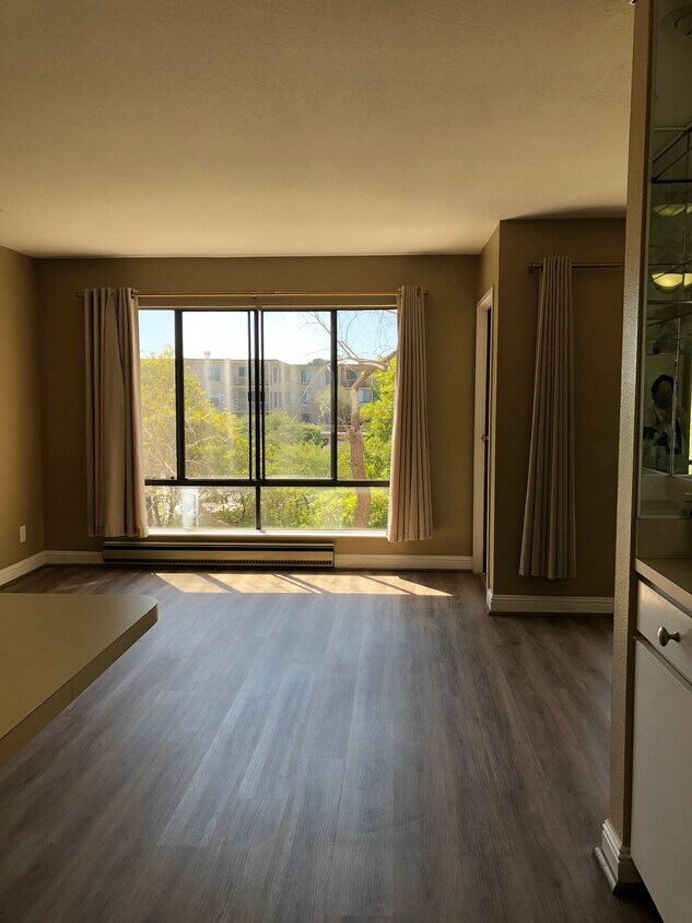 6 Commodore Dr Unit 341, Emeryville, CA 94608 Condo for Rent in