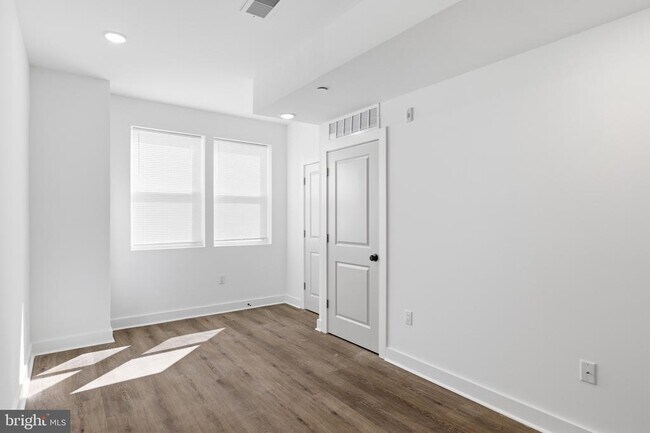 Foto del edificio - 2146 N Franklin St