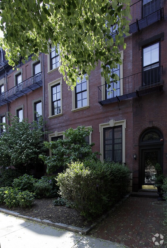 Building Photo - 409 Beacon St