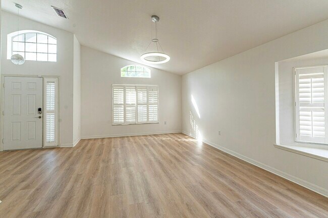 Foto del edificio - 1613 Crown Hill Blvd