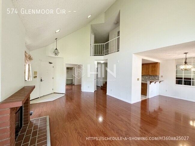 Foto del edificio - 574 Glenmoor Cir
