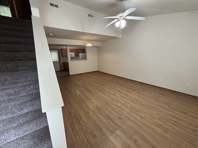Foto del edificio - 314 Burnside Dr